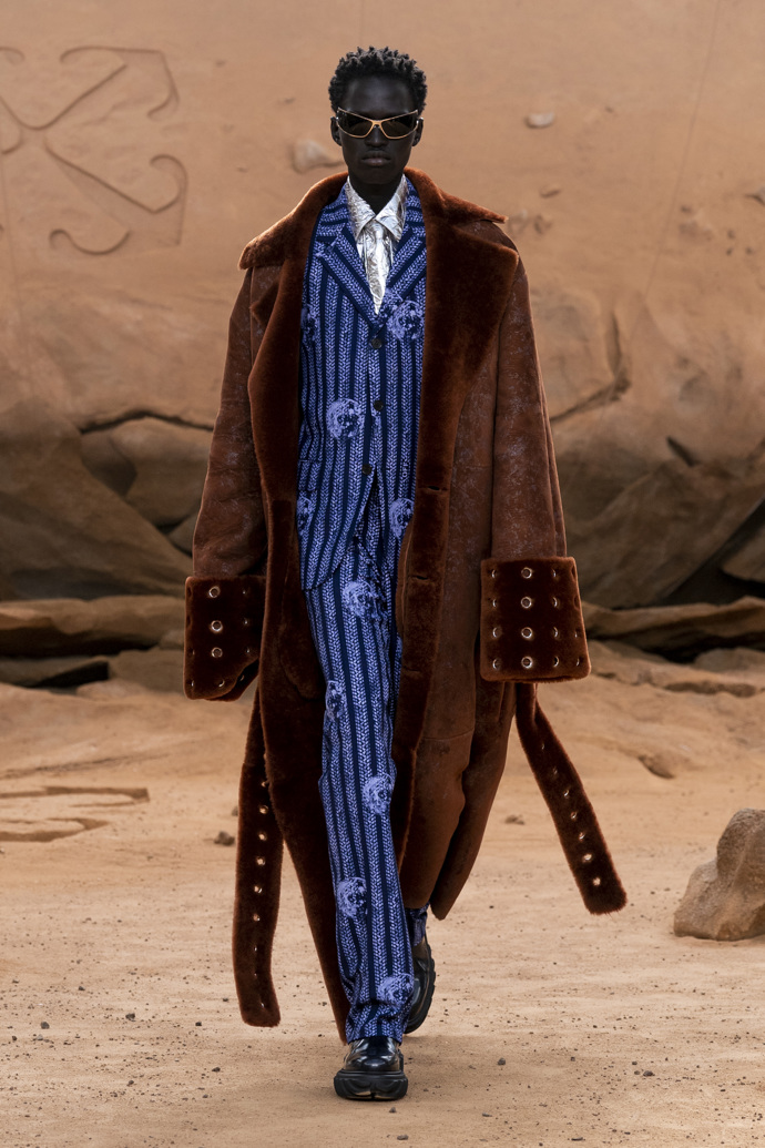 Prohlédněte si kolekci Off-White Ready to Wear Fall Winter 2023...
