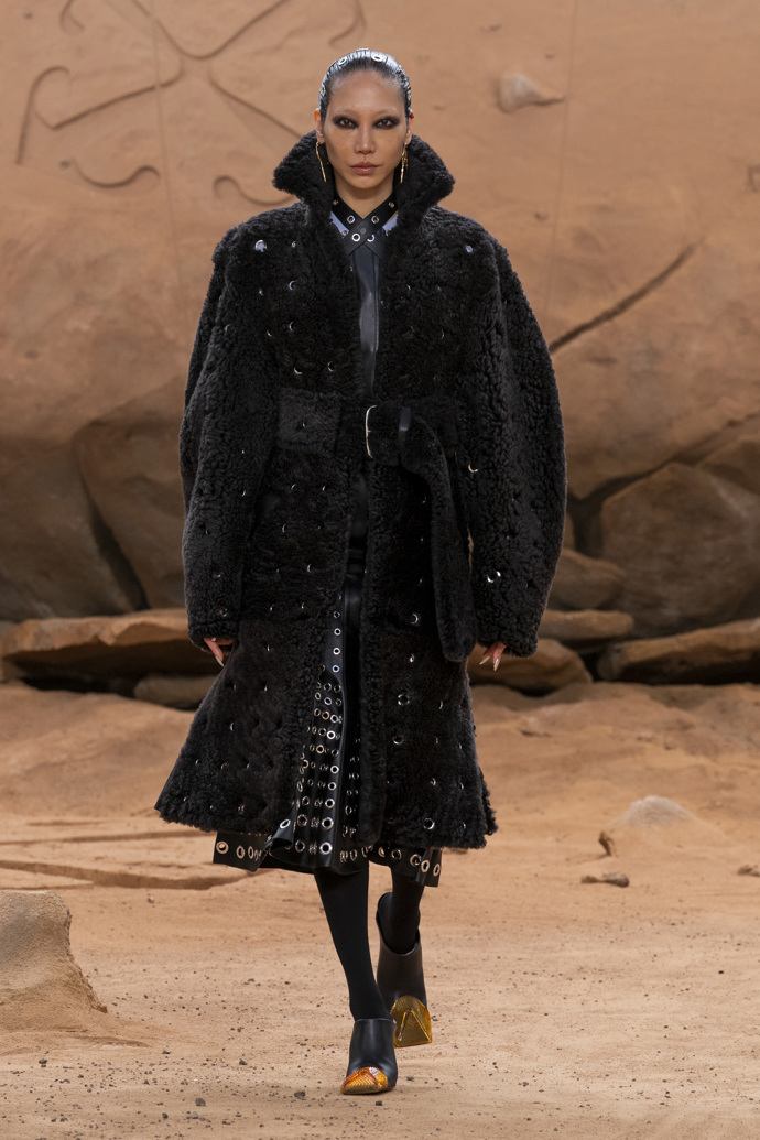 Prohlédněte si kolekci Off-White Ready to Wear Fall Winter 2023...
