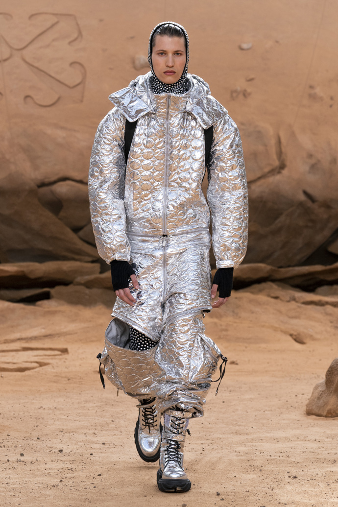 Prohlédněte si kolekci Off-White Ready to Wear Fall Winter 2023...
