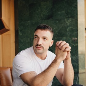  

Kreativní ředitel a zakladatel značky Pigmentarium Tomáš Ric
