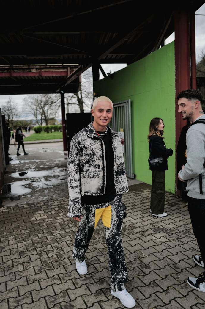 MBPFW, DEN PRVNÍ: Co oblékli návštěvníci pražského fashion weeku?
