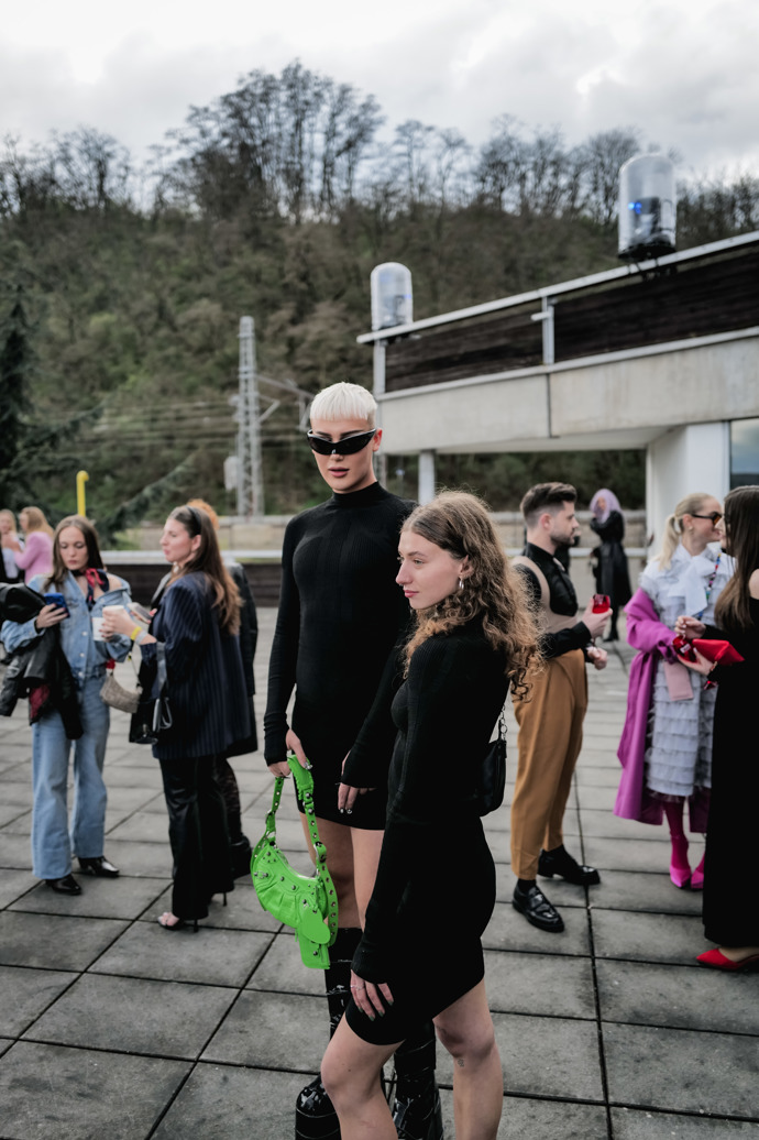 MBPFW, DEN PRVNÍ: Co oblékli návštěvníci pražského fashion weeku?
