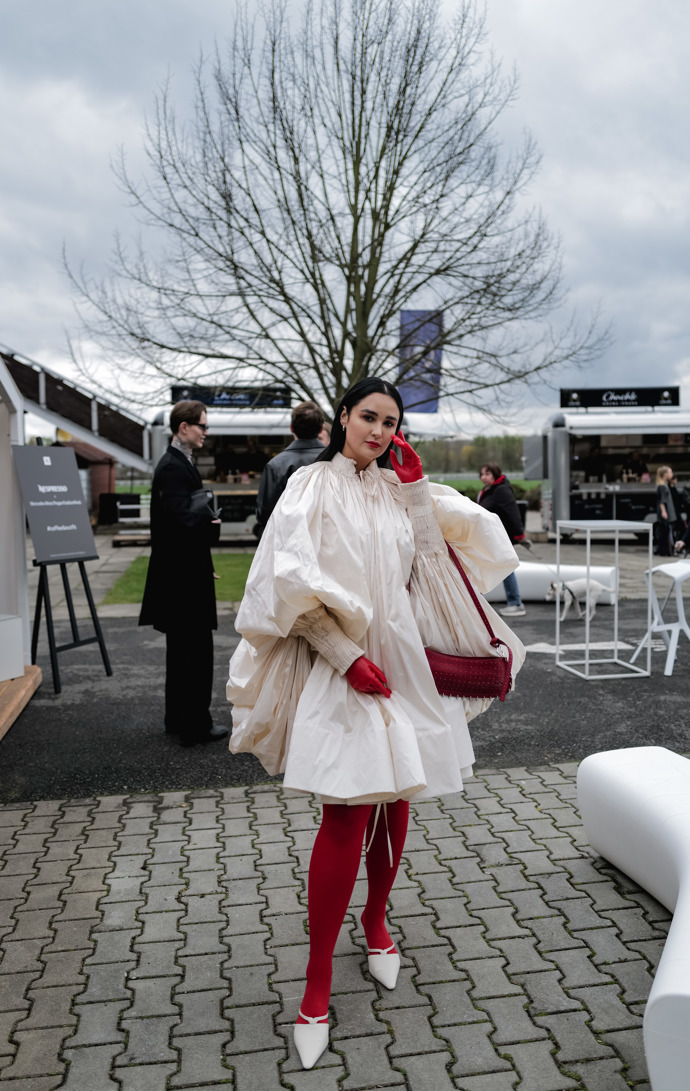 MBPFW, DEN PRVNÍ: Co oblékli návštěvníci pražského fashion weeku?
