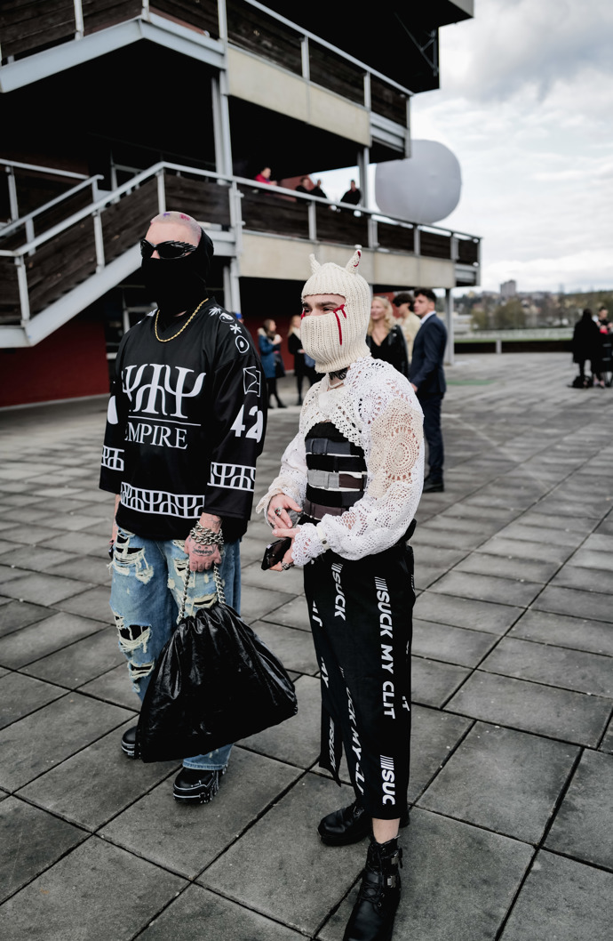MBPFW, DEN PRVNÍ: Co oblékli návštěvníci pražského fashion weeku?
