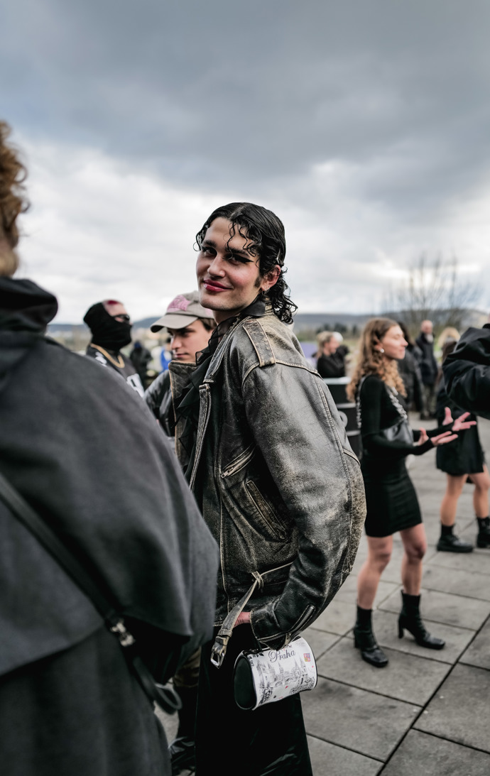 MBPFW, DEN PRVNÍ: Co oblékli návštěvníci pražského fashion weeku?
