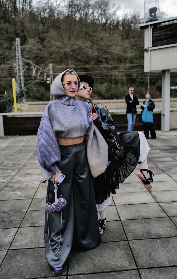 MBPFW, DEN PRVNÍ: Co oblékli návštěvníci pražského fashion weeku?
