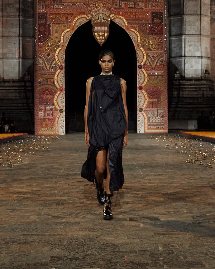 Prohlédněte si kolekci Dior Fall 2023...
Prohlédněte si kolekci Dior Fall 2023...