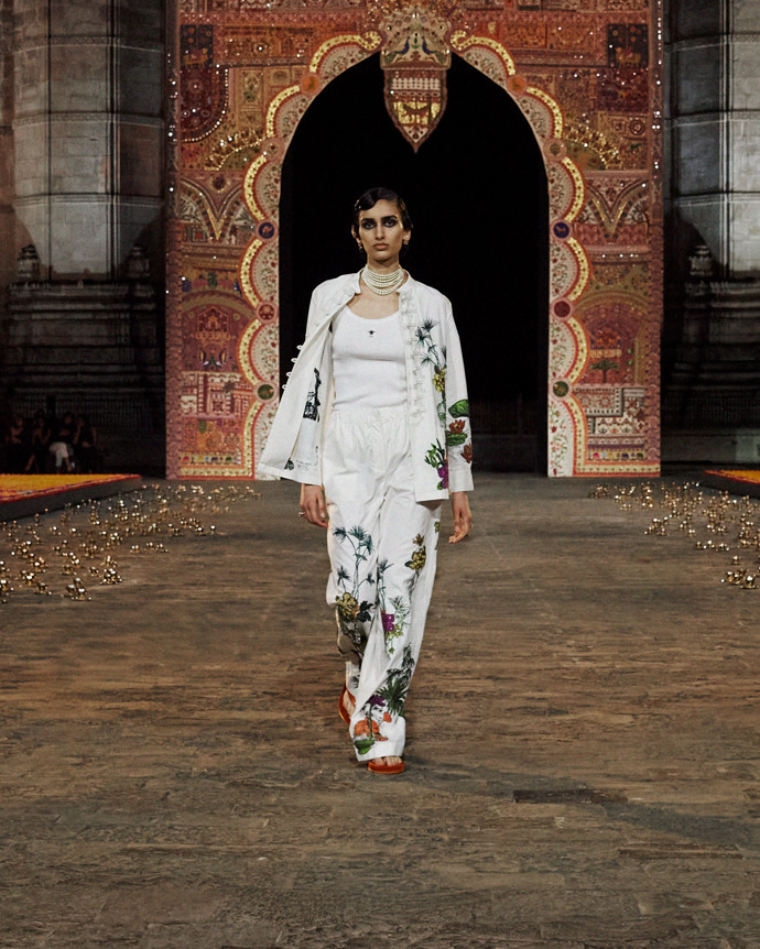 Prohlédněte si kolekci Dior Fall 2023...
Prohlédněte si kolekci Dior Fall 2023...