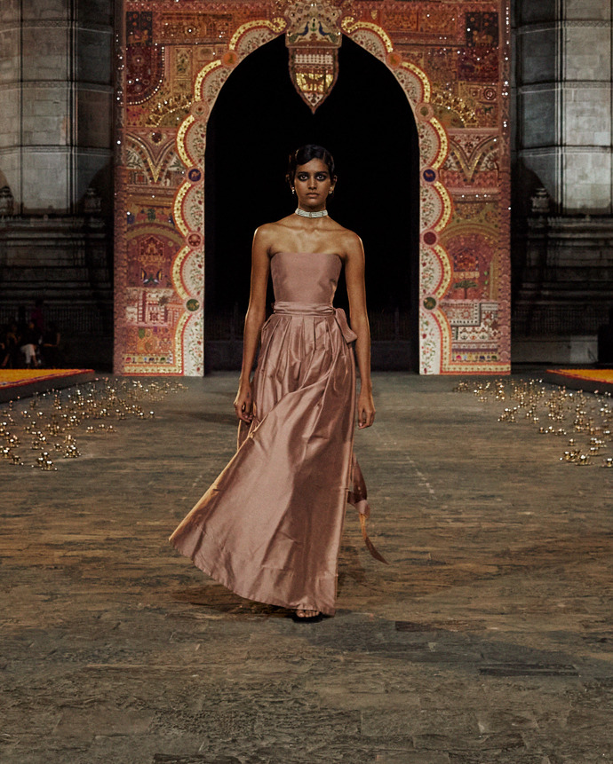 Prohlédněte si kolekci Dior Fall 2023...
Prohlédněte si kolekci Dior Fall 2023...