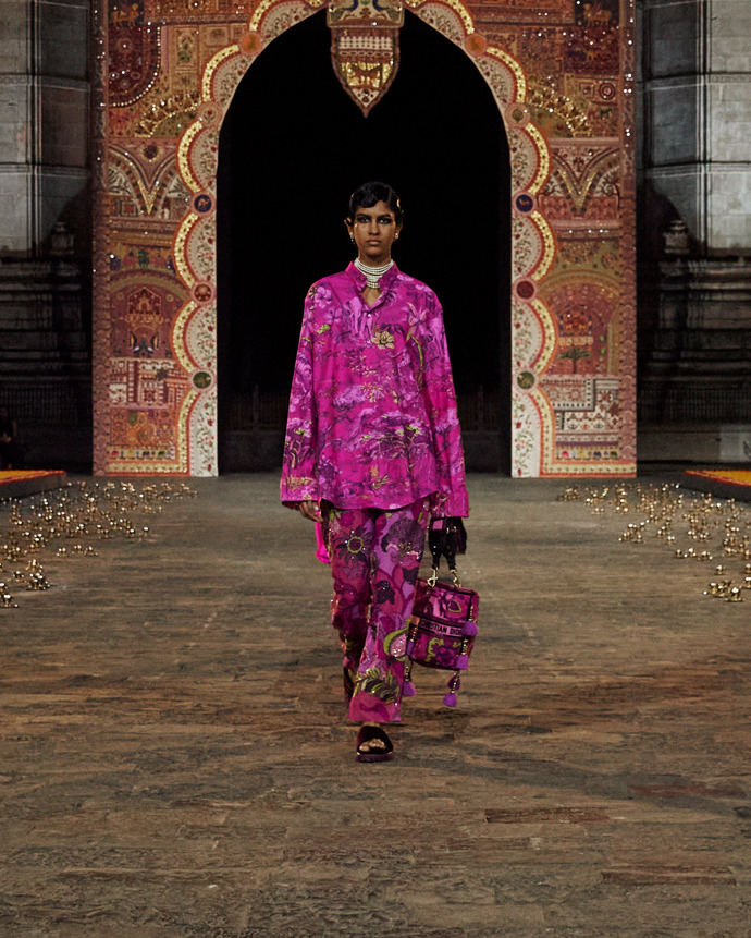Prohlédněte si kolekci Dior Fall 2023...
Prohlédněte si kolekci Dior Fall 2023...