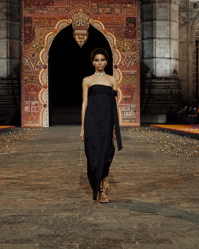 Prohlédněte si kolekci Dior Fall 2023...
Prohlédněte si kolekci Dior Fall 2023...