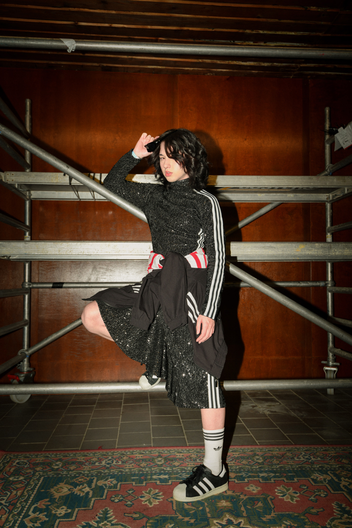 Prohlédněte si lookbook adidas Originals, který na Mercedes-Benz Prague Fashion Weeku vznikl...
