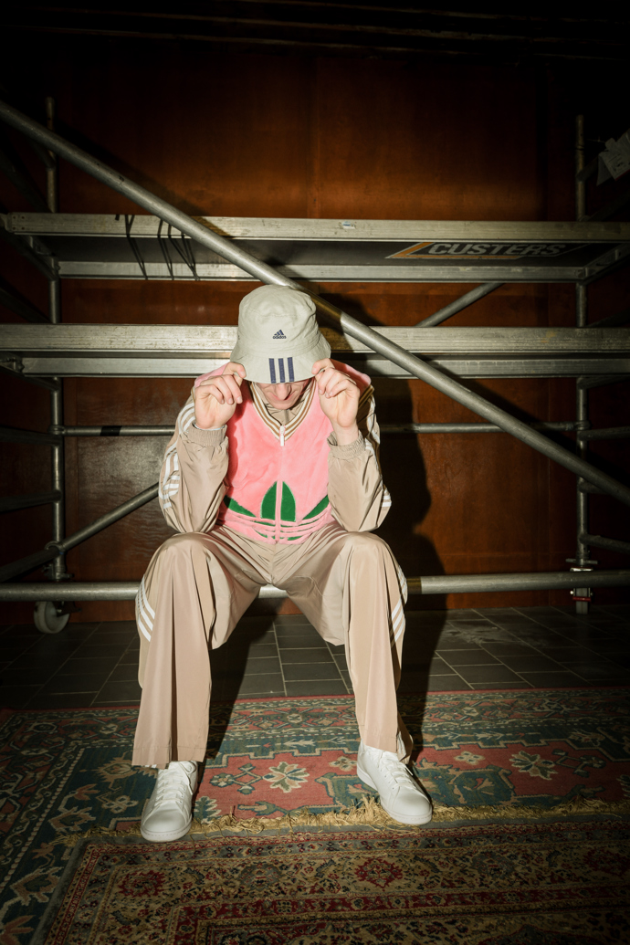Prohlédněte si lookbook adidas Originals, který na Mercedes-Benz Prague Fashion Weeku vznikl...
