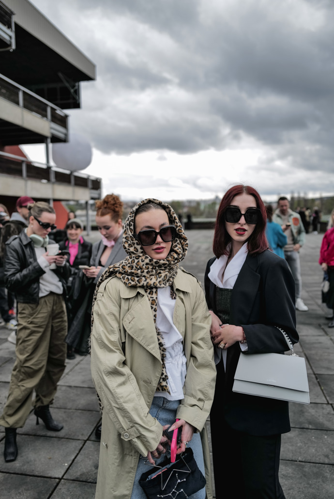 MBPFW, DEN PRVNÍ: Co oblékli návštěvníci pražského fashion weeku?
