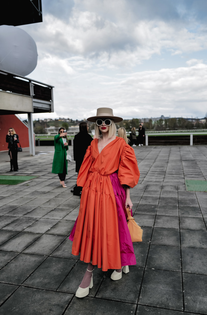 MBPFW, DEN PRVNÍ: Co oblékli návštěvníci pražského fashion weeku?
