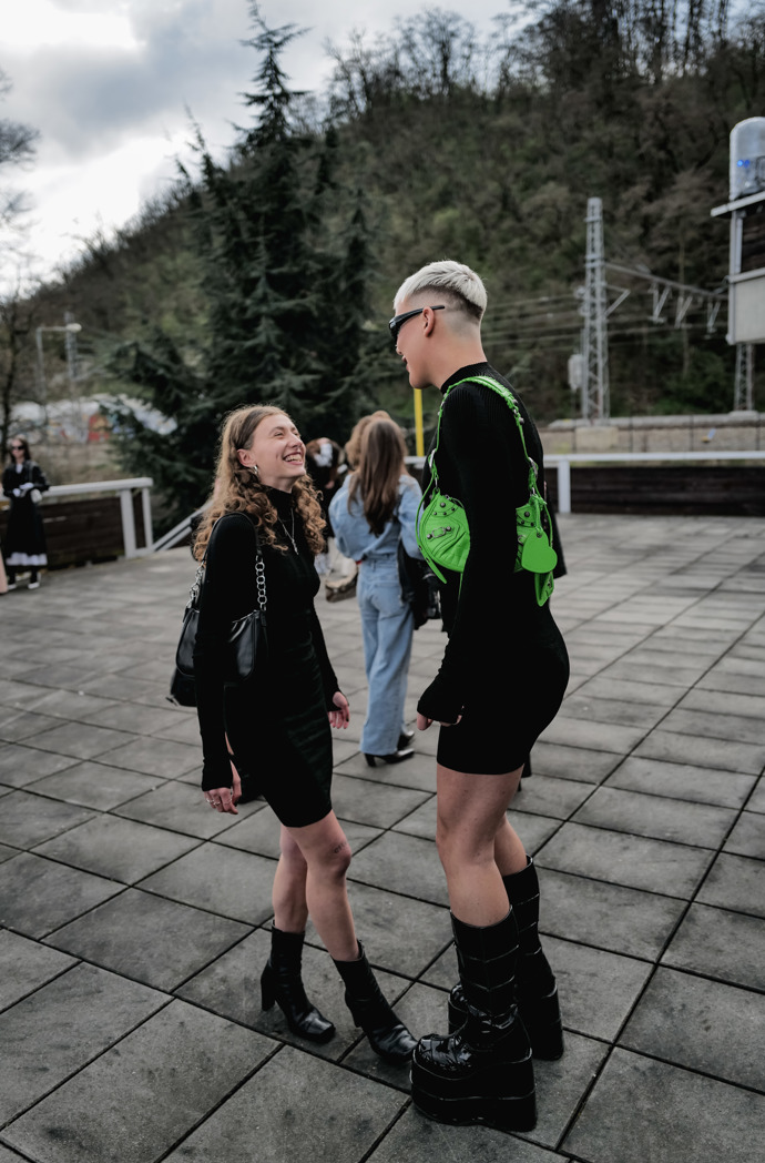 MBPFW, DEN PRVNÍ: Co oblékli návštěvníci pražského fashion weeku?
