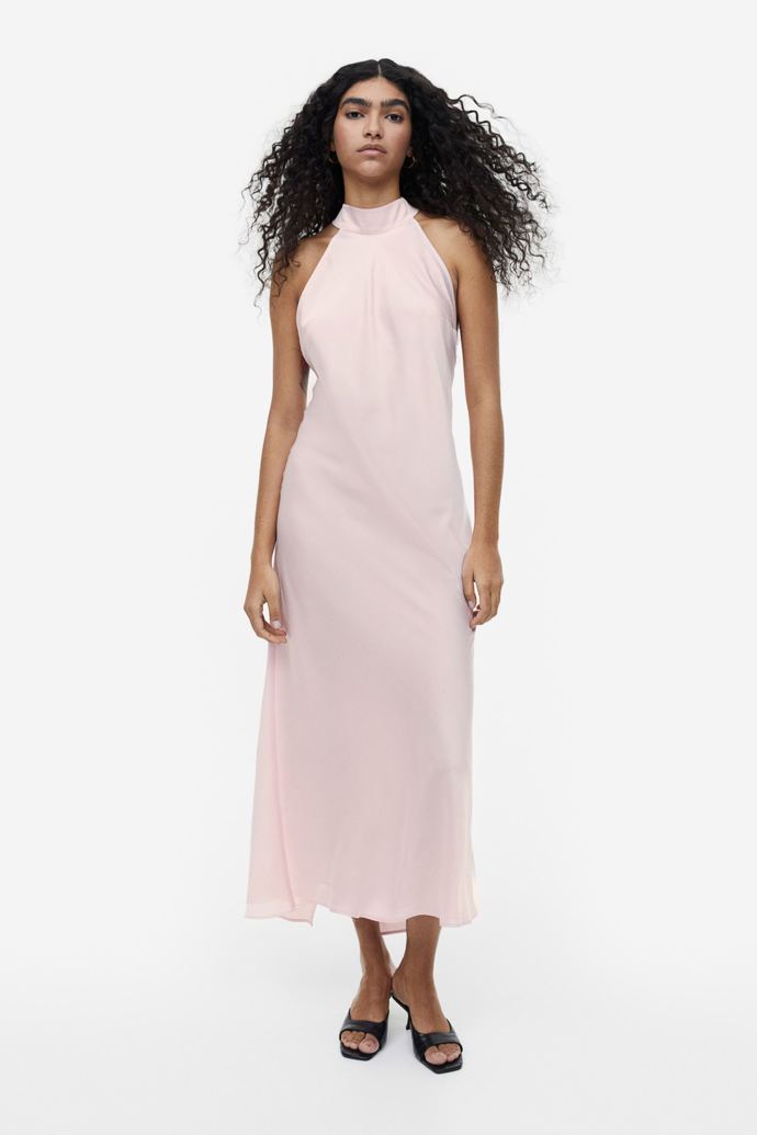  

Saténové šaty s odhalenými zády, 949 Kč, H&M
