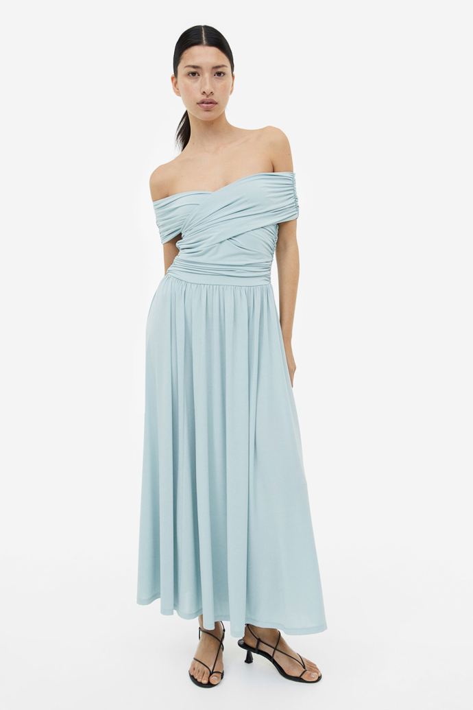  

Nabírané šaty s odhalenými rameny, 1299 Kč, H&M
