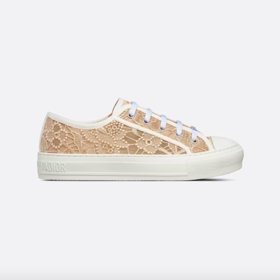 Krajkové tenisky Walk'N'Dior, 23 000 Kč, Dior
Krajkové tenisky Walk'N'Dior, 23 000 Kč, Dior
