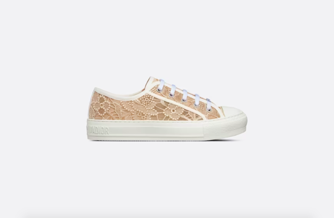  

Krajkové tenisky Walk'N'Dior, 23 000 Kč, Dior
