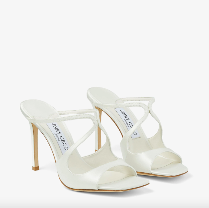  

Saténové nazouvací sandály Anise, 15 300 Kč, Jimmy Choo
