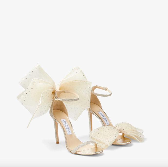  

Sandály s asymetrickými mašlemi Aveline, 28 100 Kč, Jimmy Choo
