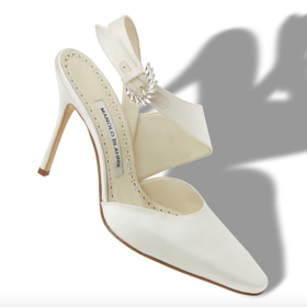 Lodičky Cream Satin Embellished Pumps, 21 100 Kč, Manolo Blahnik
Lodičky Cream Satin Embellished Pumps, 21 100 Kč, Manolo Blahnik