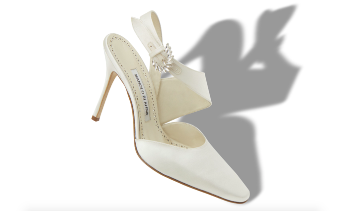  

Lodičky Cream Satin Embellished Pumps, 21 100 Kč, Manolo Blahnik
