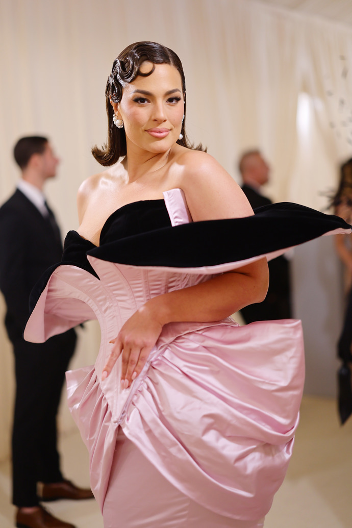 Ashley Graham v róbě od Harrise Reeda
