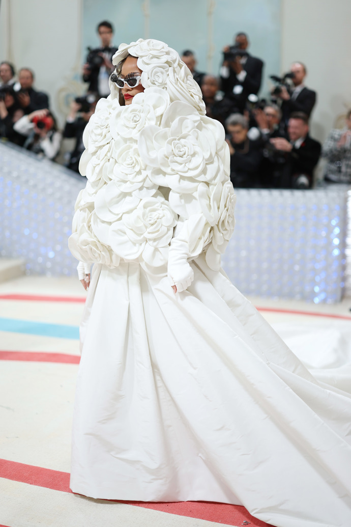Rihanna v róbě Valentino
