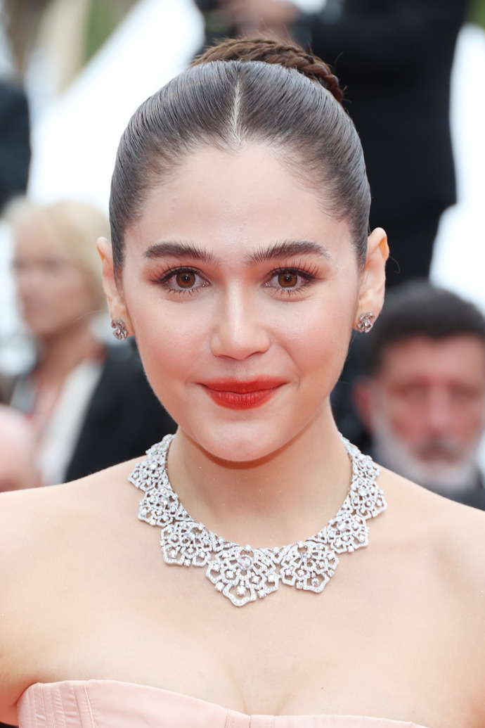  

Araya Hargate na 76. filmovém festivalu v Cannes 
