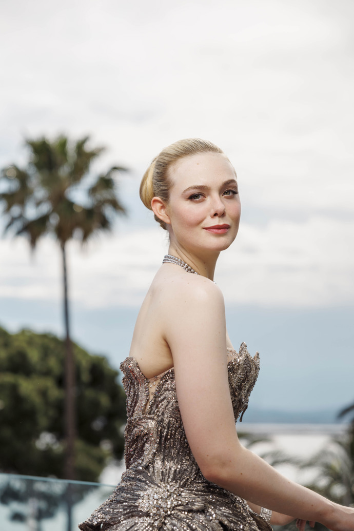  

Elle Fanning  na 76. filmovém festivalu v Cannes 
