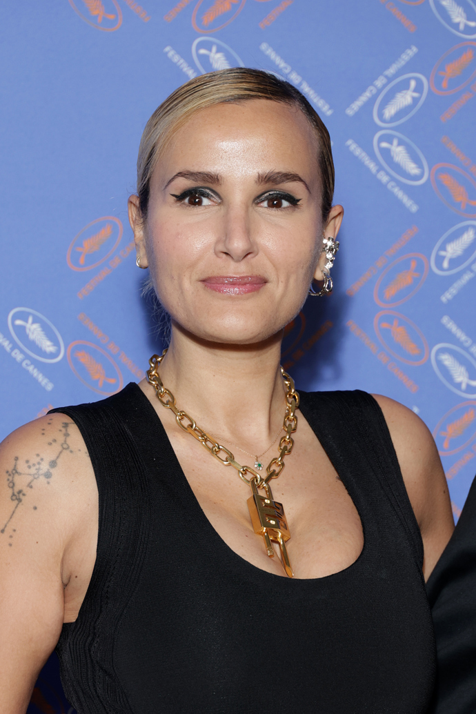  

 Julia Ducournau na 76. filmovém festivalu v Cannes 
