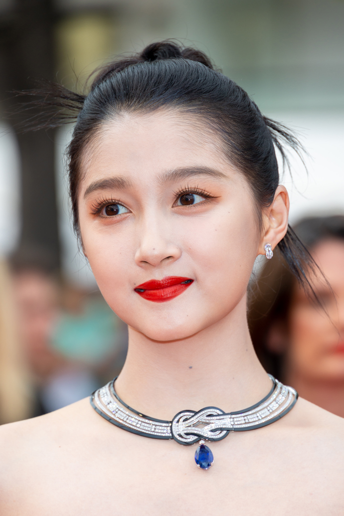  

Guan Xiaotong na 76. filmovém festivalu v Cannes 
