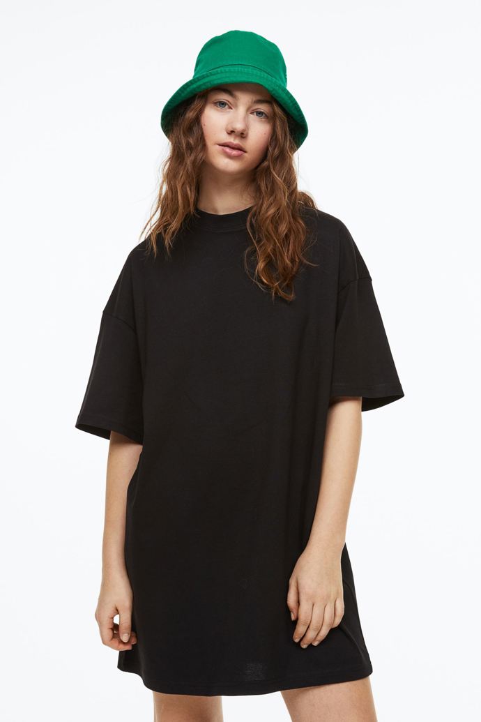  

Oversized tričkové šaty, 349 Kč, H&M
