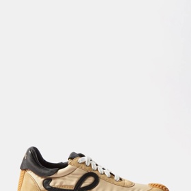 Loewe Flow Runner, 650 EUR, prodává Matches Fashion
