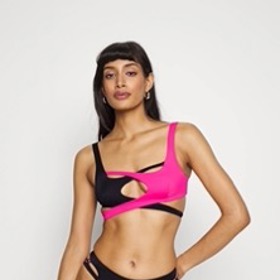 Plavky Agent Provocateur, 5 150,-, prodává Zalando
Plavky Agent Provocateur, 5 150,-, prodává Zalando