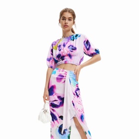 Sukně Desigual, 2 699, prodává Modivo
Sukně Desigual, 2 699, prodává Modivo