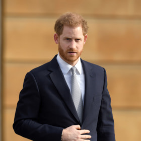 Princ Harry

Syndrom vyhoření se vám nevyhne ani v případě, že jste se narodili do britské královské rodiny. Princ Harry ve svém rozhovoru s BetterUp promluvil o svém burnoutu, při kterém měl pocit, že mu došlo veškeré palivo. V ten moment podle Prince Harryho musíte nahlédnout sami do sebe a vybudovat si odolnost proti okolnímu světu. Důležité je dělat si každý den čas na péči sami o sebe. Princ Harry se například pravidelně věnuje meditaci.
