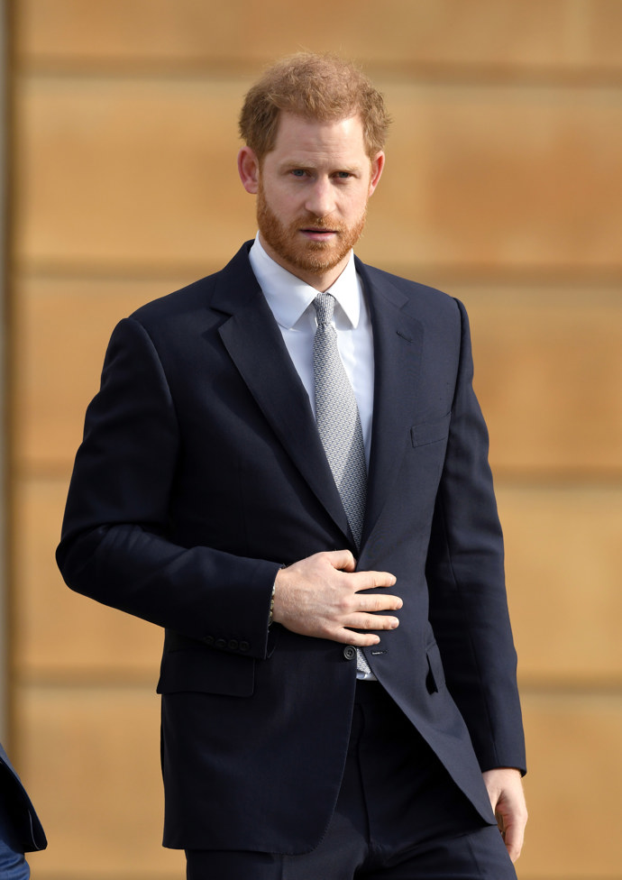 Princ Harry

Syndrom vyhoření se vám nevyhne ani v případě, že jste se narodili do britské královské rodiny. Princ Harry ve svém rozhovoru s BetterUp promluvil o svém burnoutu, při kterém měl pocit, že mu došlo veškeré palivo. V ten moment podle Prince Harryho musíte nahlédnout sami do sebe a vybudovat si odolnost proti okolnímu světu. Důležité je dělat si každý den čas na péči sami o sebe. Princ Harry se například pravidelně věnuje meditaci.
