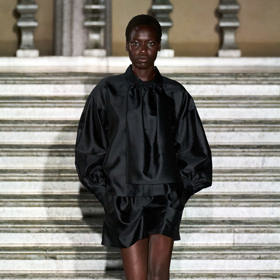 Prohlédněte si kolekci Max Mara Resort 2024...
Prohlédněte si kolekci Max Mara Resort 2024...