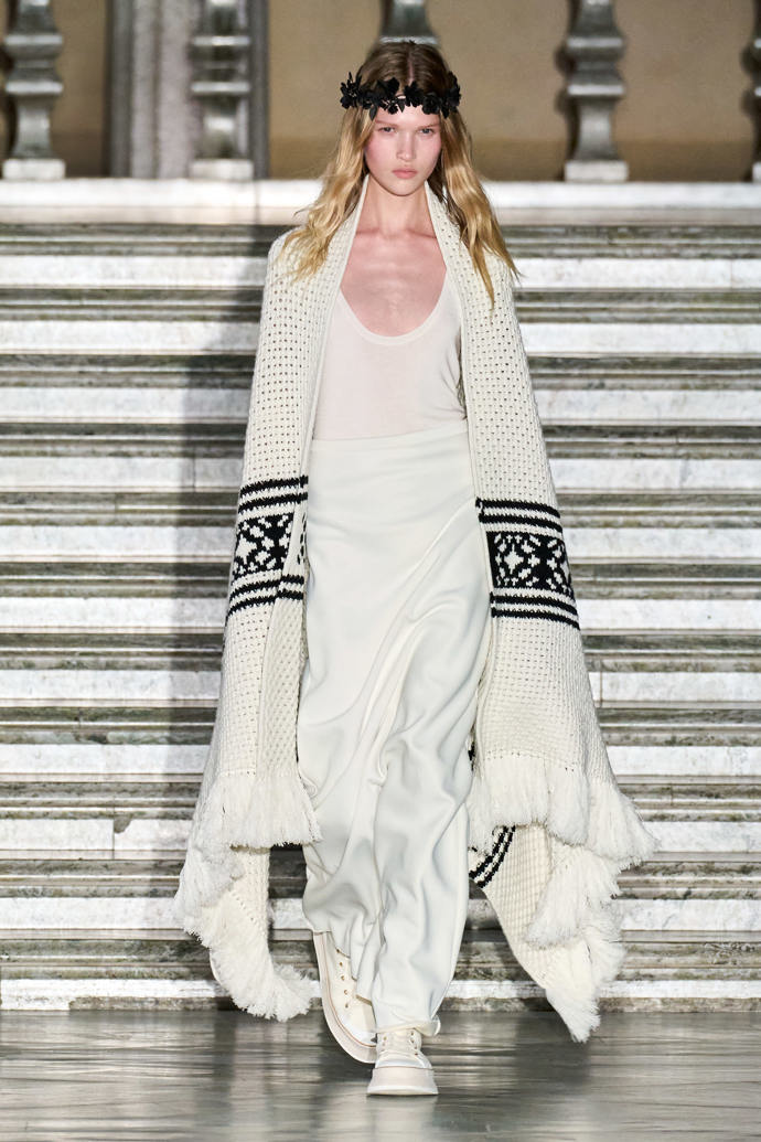 Prohlédněte si kolekci Max Mara Resort 2024...
