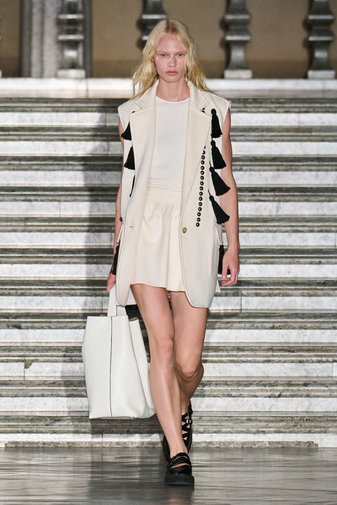 Prohlédněte si kolekci Max Mara Resort 2024...
