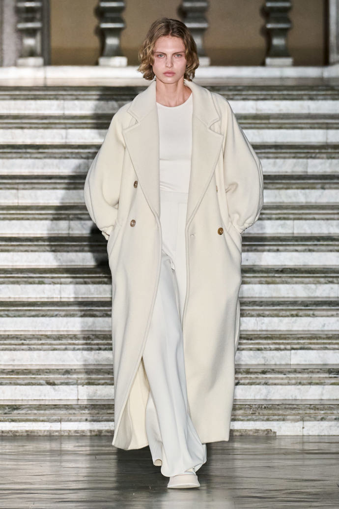 Prohlédněte si kolekci Max Mara Resort 2024...
