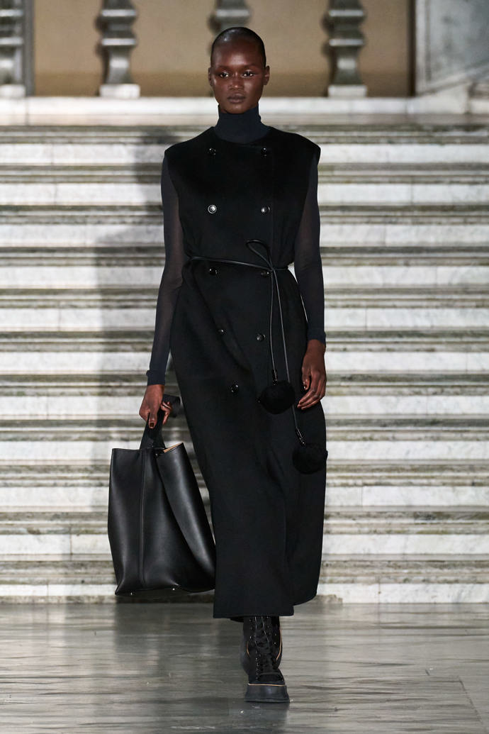 Prohlédněte si kolekci Max Mara Resort 2024...
