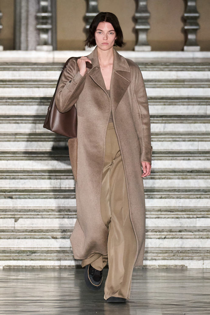 Prohlédněte si kolekci Max Mara Resort 2024...
