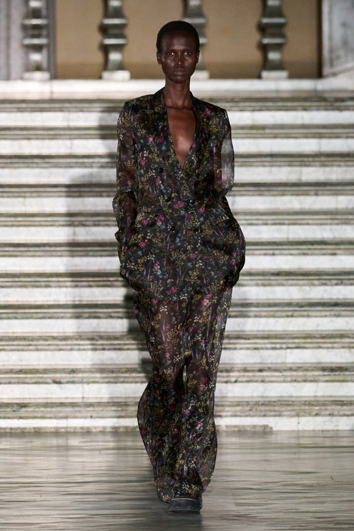 Prohlédněte si kolekci Max Mara Resort 2024...

