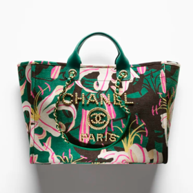 Taška Shopping bag, 143 700 Kč, Chanel
Taška Shopping bag, 143 700 Kč, Chanel