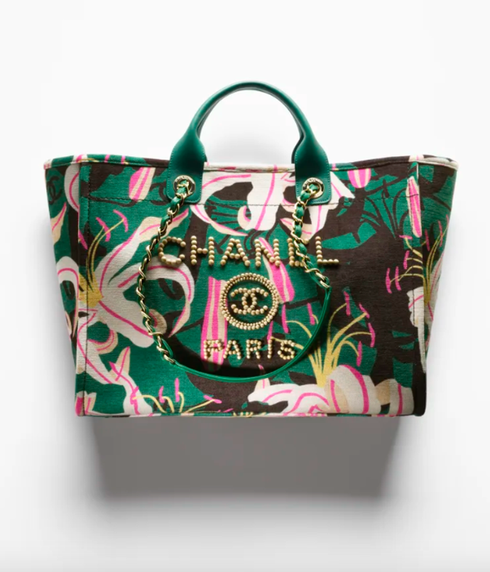  

Taška Shopping bag, 143 700 Kč, Chanel 
