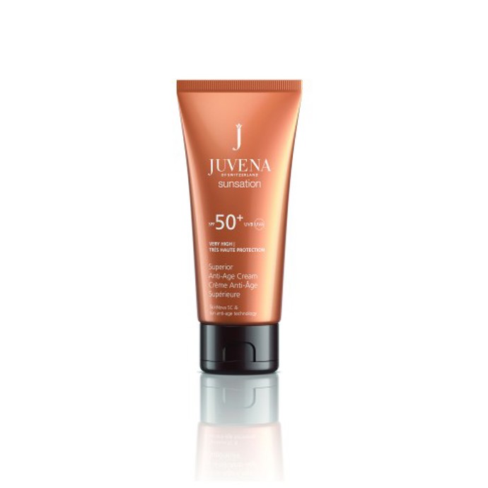  

Superior Anti-Aging Cream SPF 50+, Juvena, 2260 Kč, prodává Fann Parfumerie
